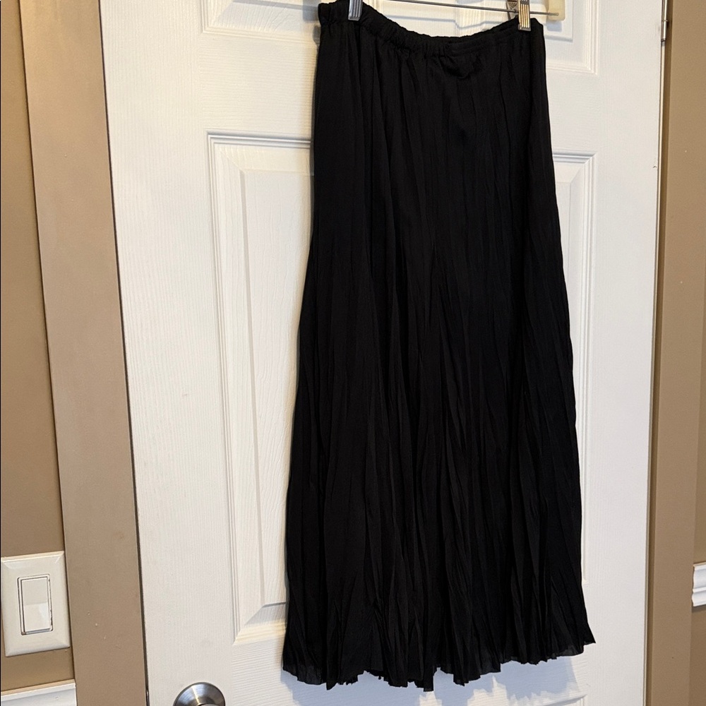 Black Pleated Maxi Skirt - Women's Classic Skirt